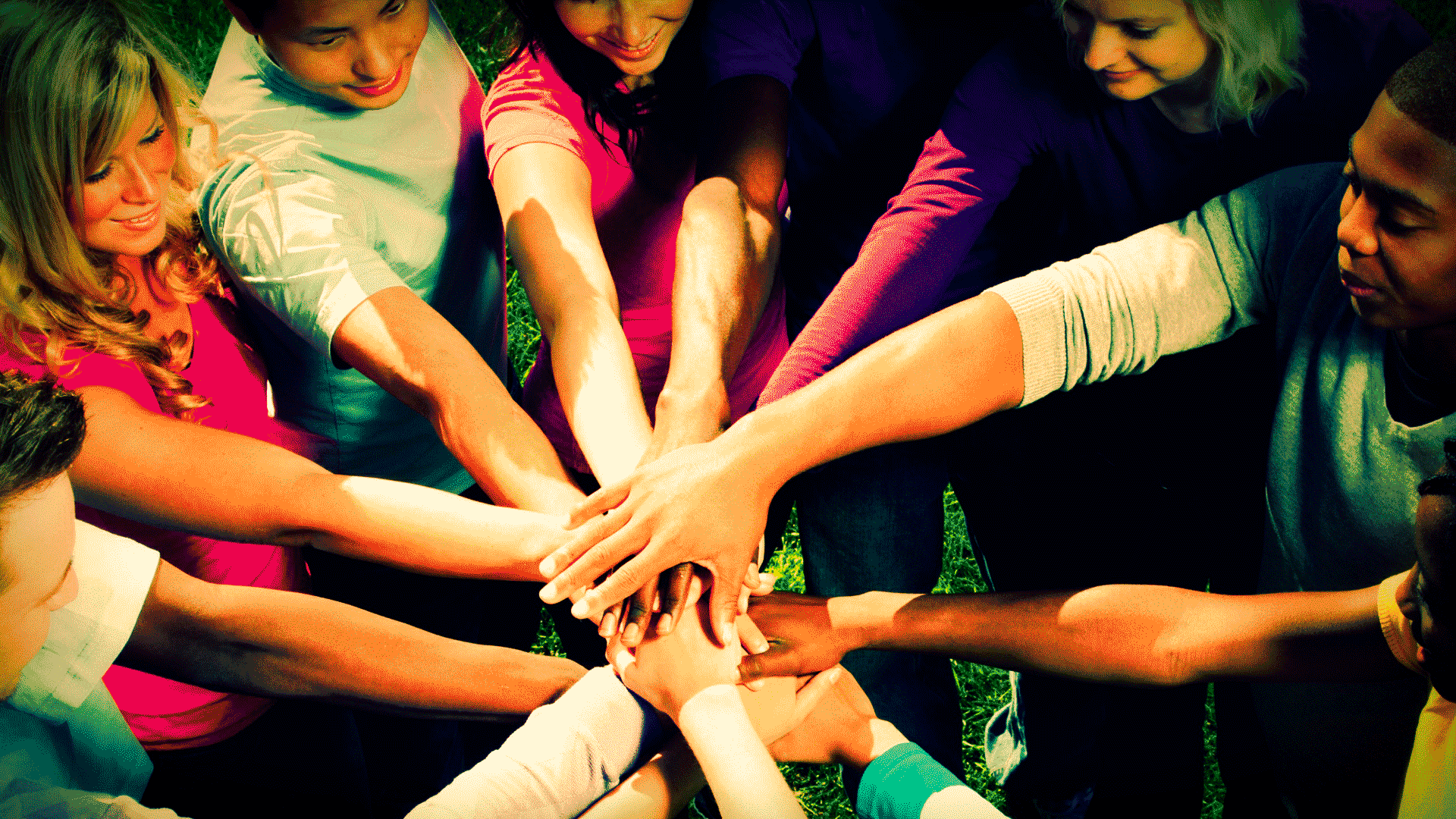 Munduslingua celebrates diversity around the world People Holding Hands